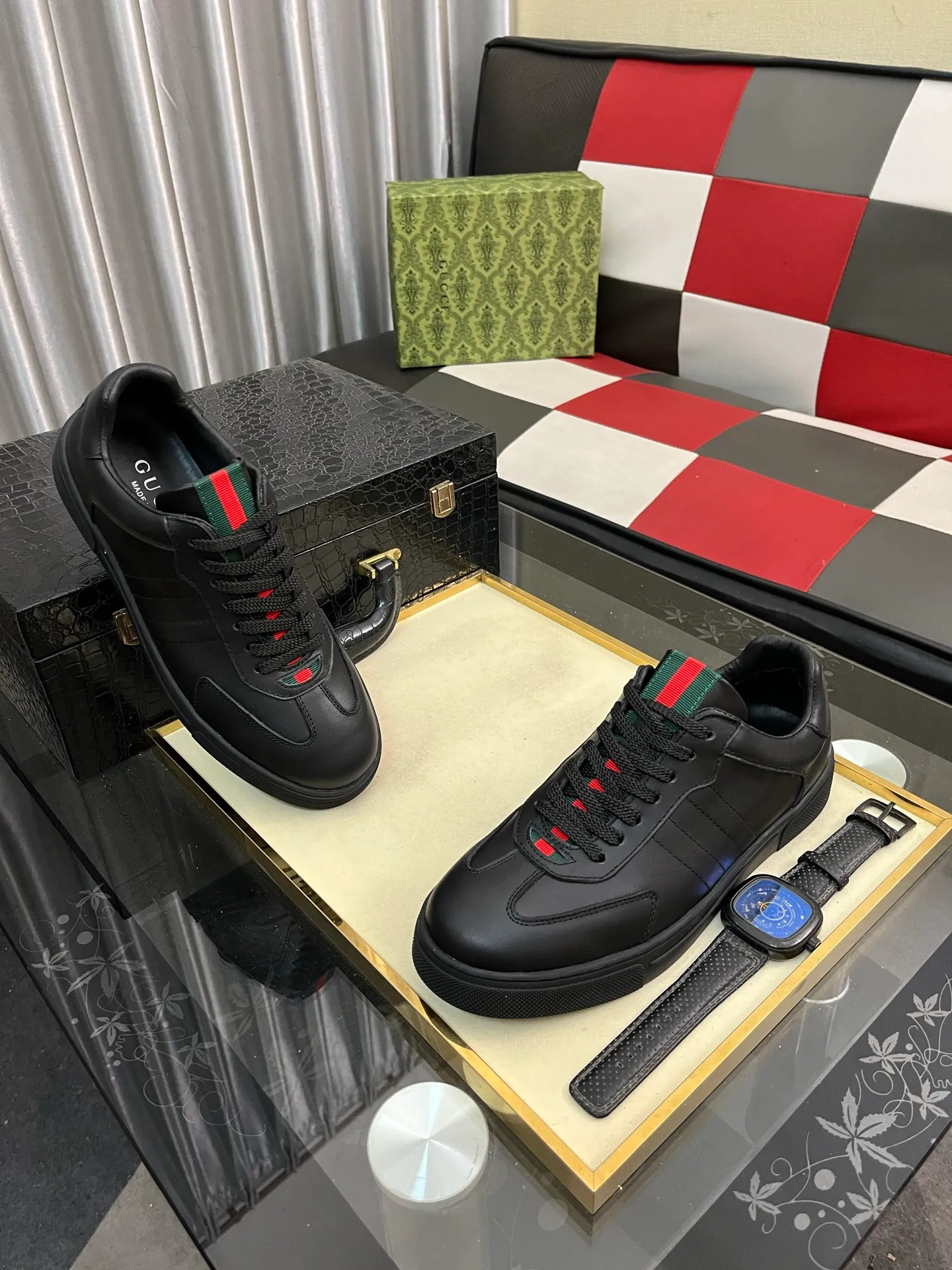 Men's shoes 💰400⌚️⌚️Gucci •Gucci original quality.~ Unique modern style sneakers. 🏃A must-have casual shoe for trendy men😍😍 Original brand imported from Italy, imported original leather, sheep lining (refuses to discolor and grind feet) Sole: Original sole provided by the original factory, French lazy style design ⚠️Fit to the feet, original quality, super comfortable original sole. Just like shooting the real thing🎬The real thing is better, code number: 38-442️⃣colors available